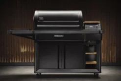 Holzpelletgrill Traeger Timberline XL INT, Schwarz | Ausstellungsstück -Camping Lieferungen Timberline XL 2021 Hero Front 001 9 28679