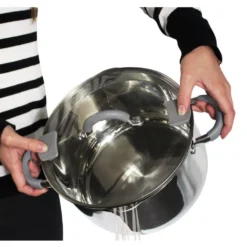 Camping-Kochtopf Eurotrail Gerona Mit Deckel, 1,5 Liter -Camping Lieferungen camping kochgeschirr eurotrail gerona induktionskochtopf 1 5 liter abgiess oeffnung sieb griffe deckel silikon schutz 1000 3 22118