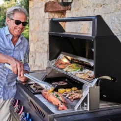 Outdoorküche Napoleon OASIS Compact 105 Mit BIG32-1 Und Einbau Sizzle Zone, Mattschwarz -Camping Lieferungen napoleon oasis compact 105 mattschwarz big32 sizzle zone safety glow drehregler warmhalterost 1000 11 28162