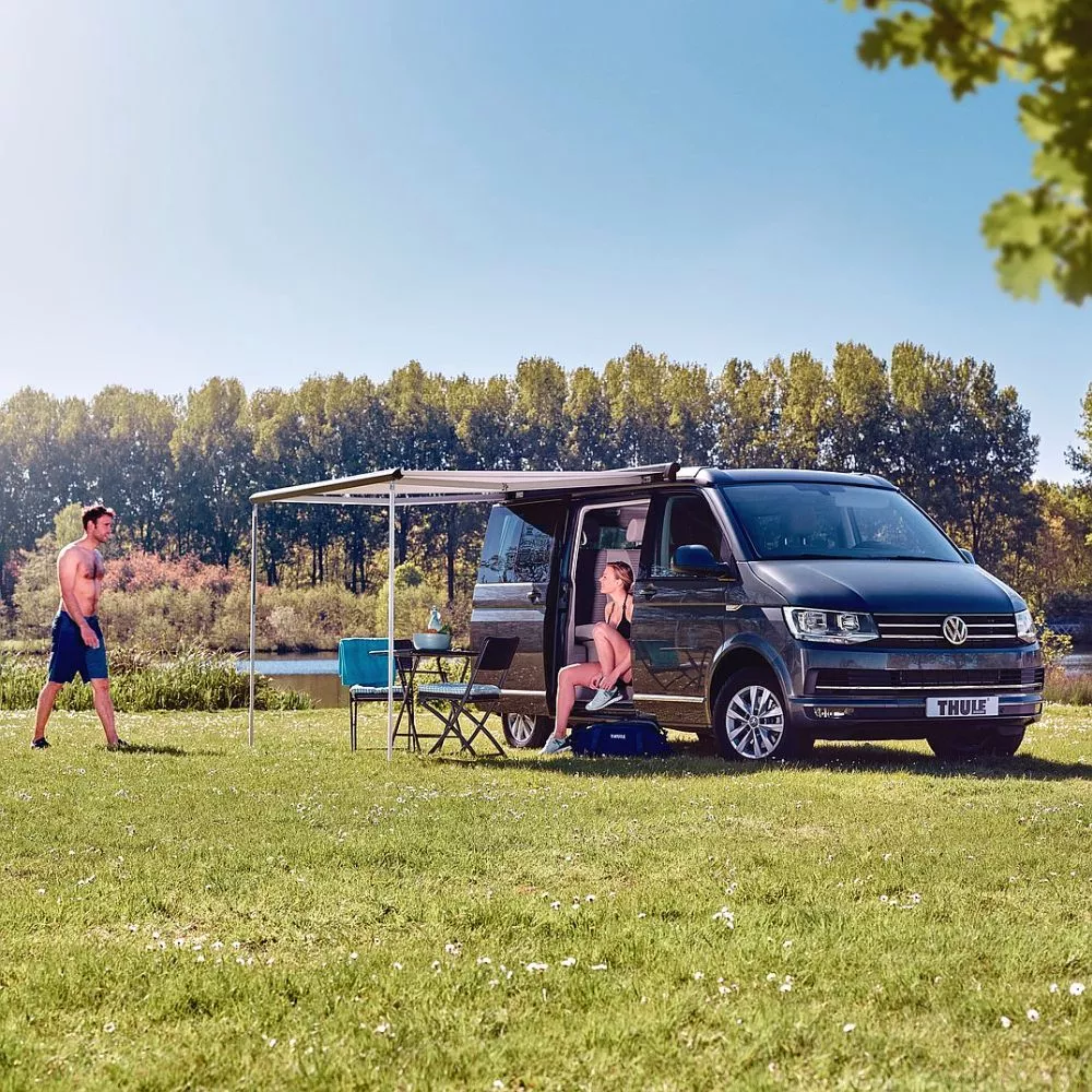 Busmarkise Thule Omnistor 5102 Für VW T5 / T6 Multivan Und Transporter, Gehäuse: Anthrazit 2 Busmarkise Thule Omnistor 5102 Für VW T5 / T6 Multivan Und Transporter, Gehäuse: Anthrazit – Bild 2
